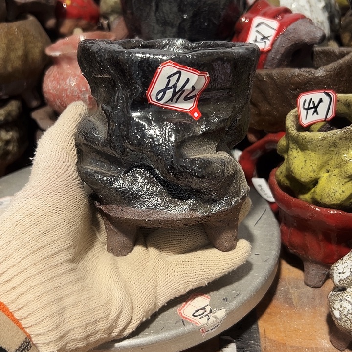 粗陶花盆，现在都不一样