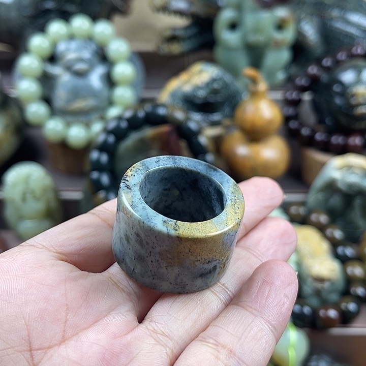 未镶嵌手串岫岩河磨玉（透闪石质玉）
