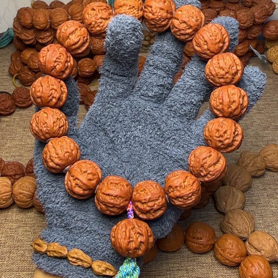 鲲***鹏文玩核桃吊坠珊瑚纹八棱磨盘