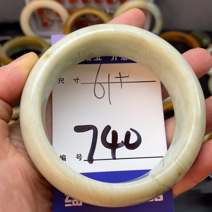 蛇纹石玉手镯未镶嵌