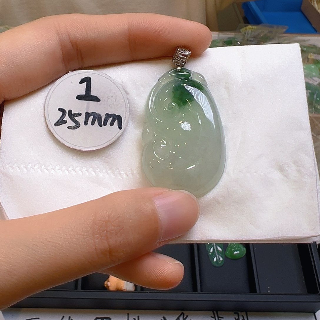 翡翠颈饰18K金镶嵌翡翠
