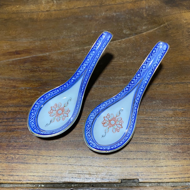 光明瓷厂早期青花玲珑加彩小勺子一对陶瓷