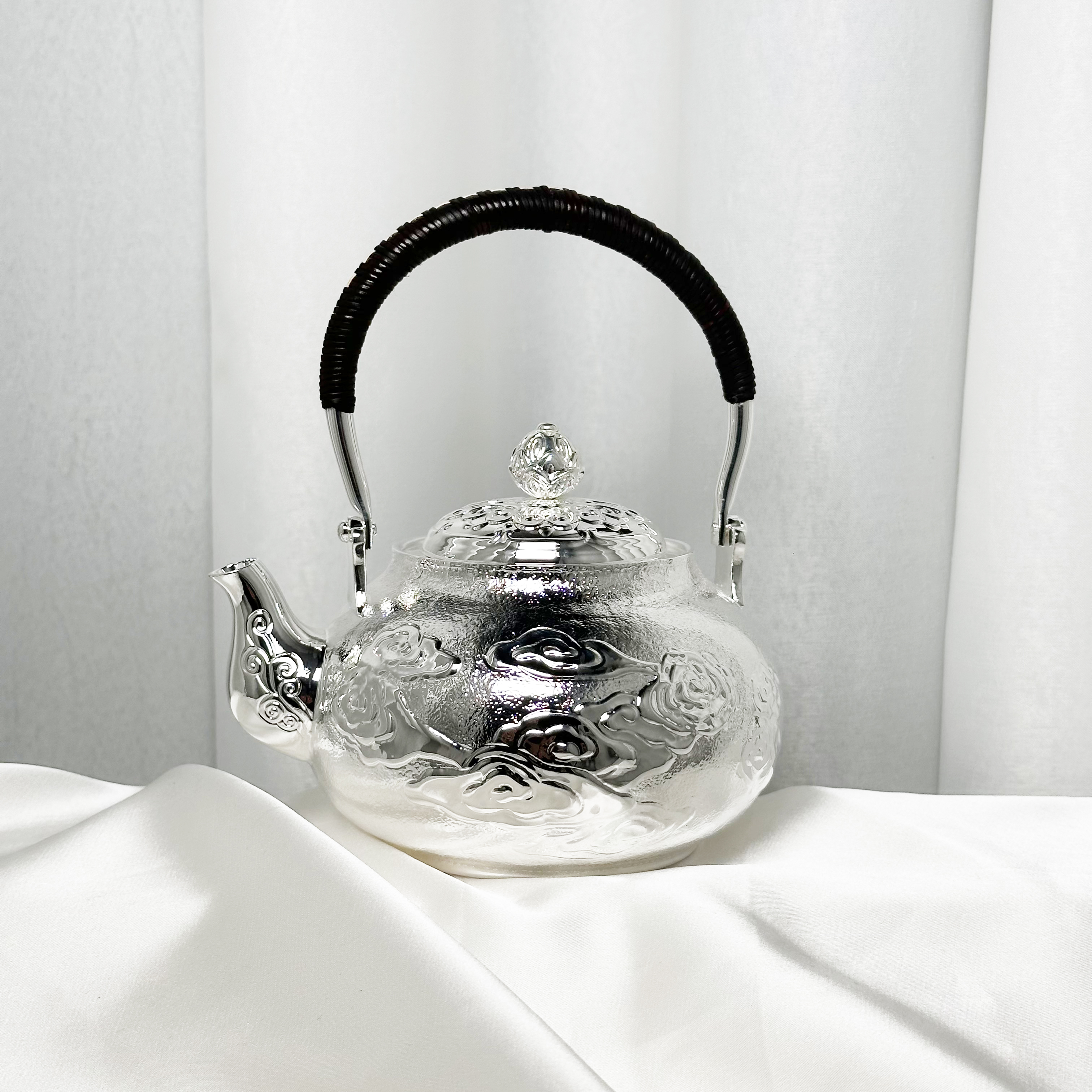 当代 手工锤纹祥云中号提梁壶999