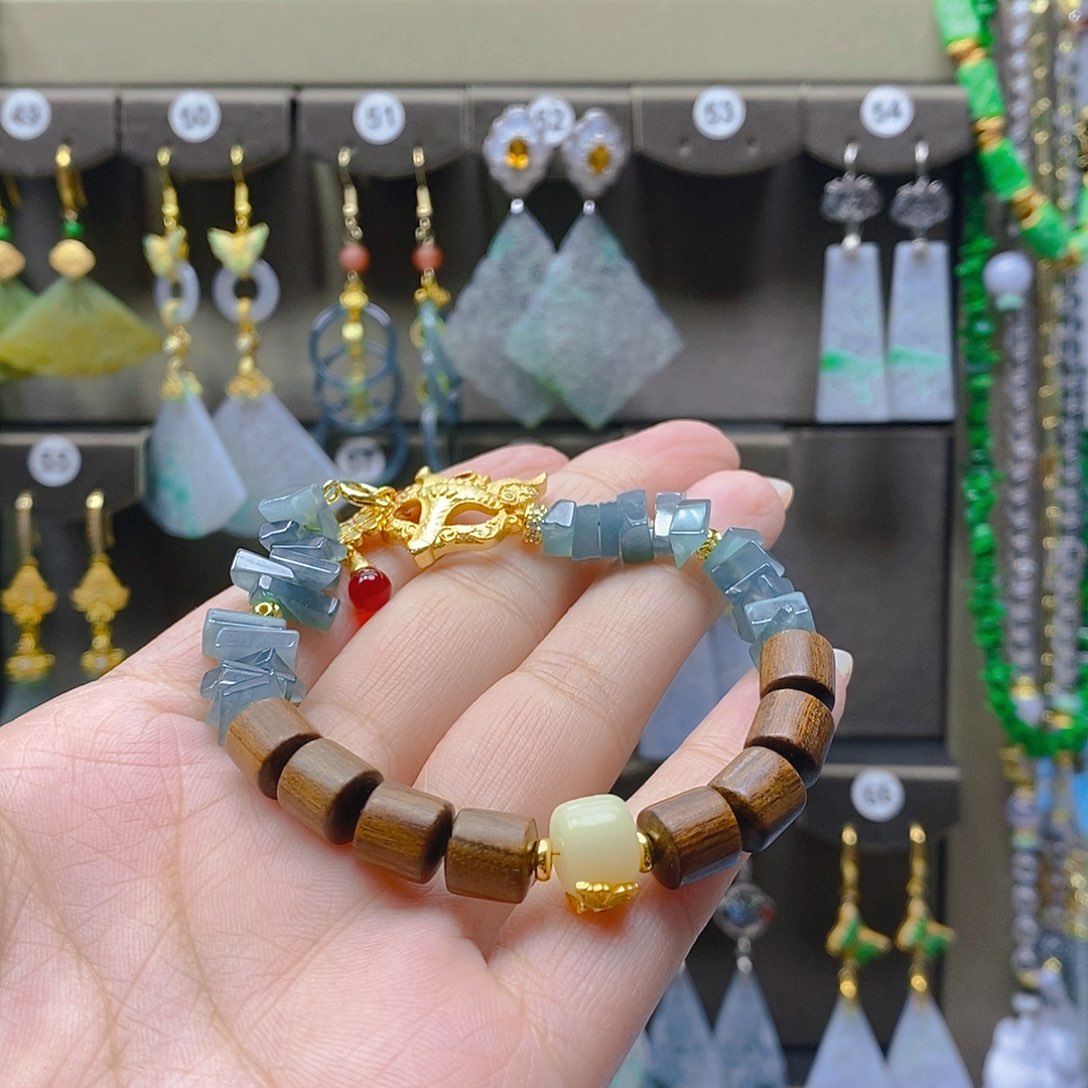 未镶嵌翡翠耳饰翡翠