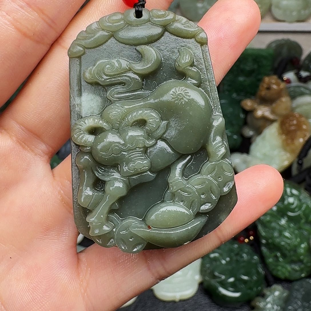 和田玉未镶嵌颈饰