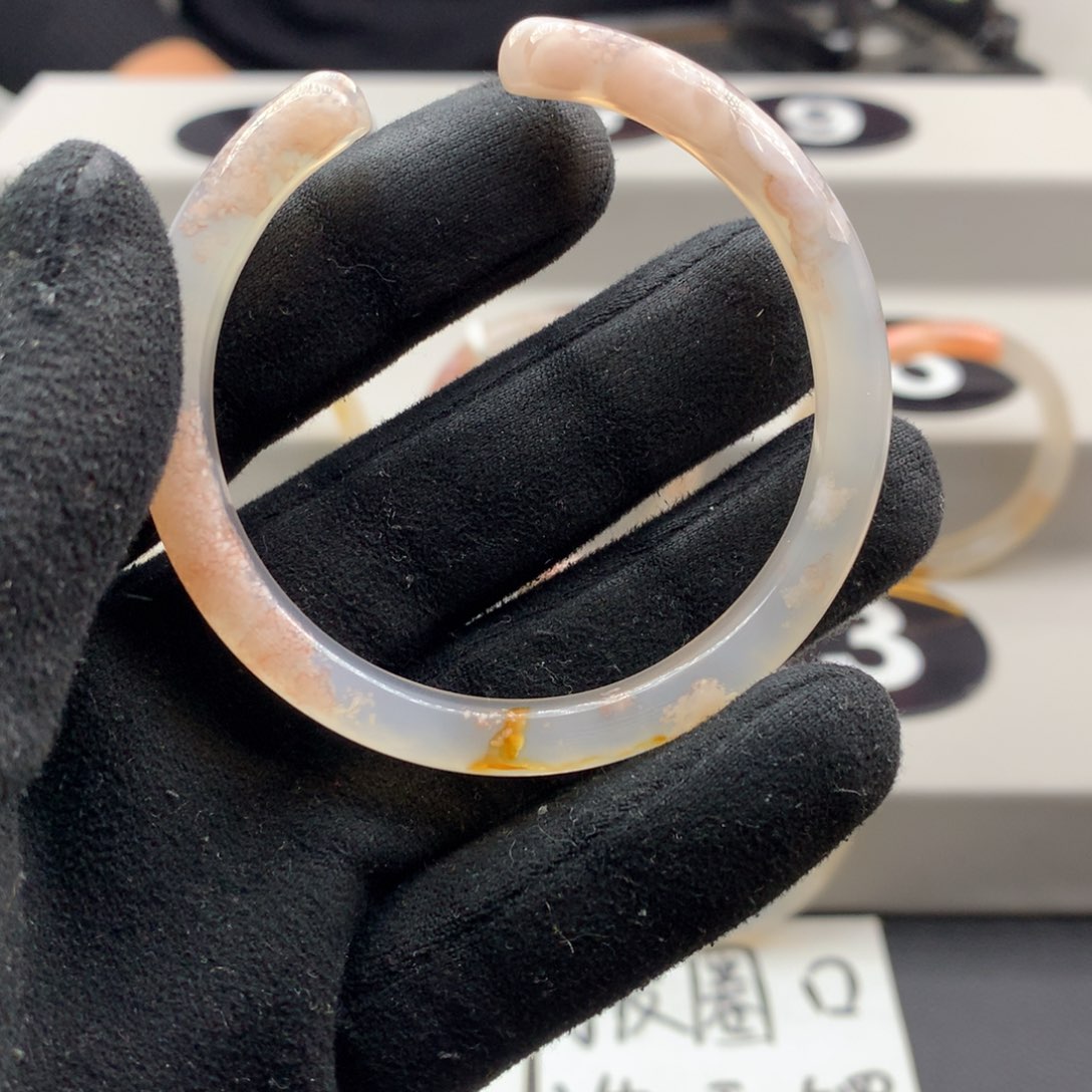 玛瑙/玉髓手镯未镶嵌是***?