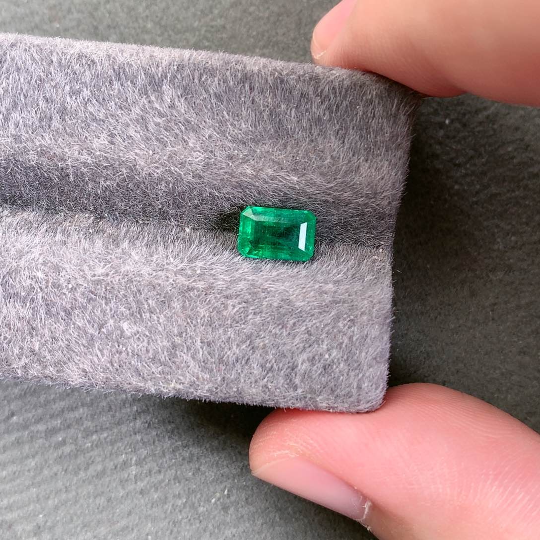 祖母绿裸石未镶嵌