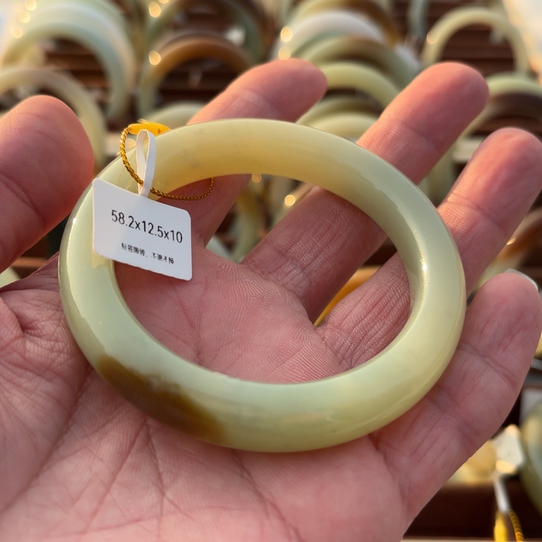 和田玉（糖玉）手镯未镶嵌