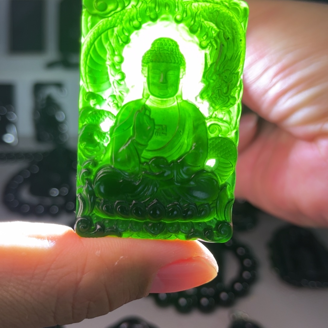 蛇纹石玉颈饰合金主****优