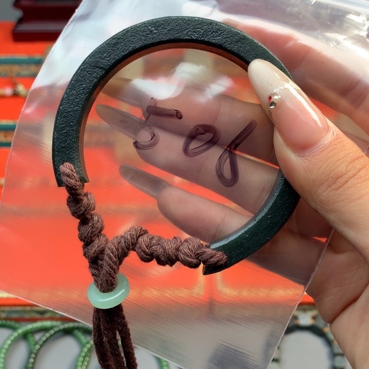 和田玉（糖玉）颈饰未镶嵌?**圣