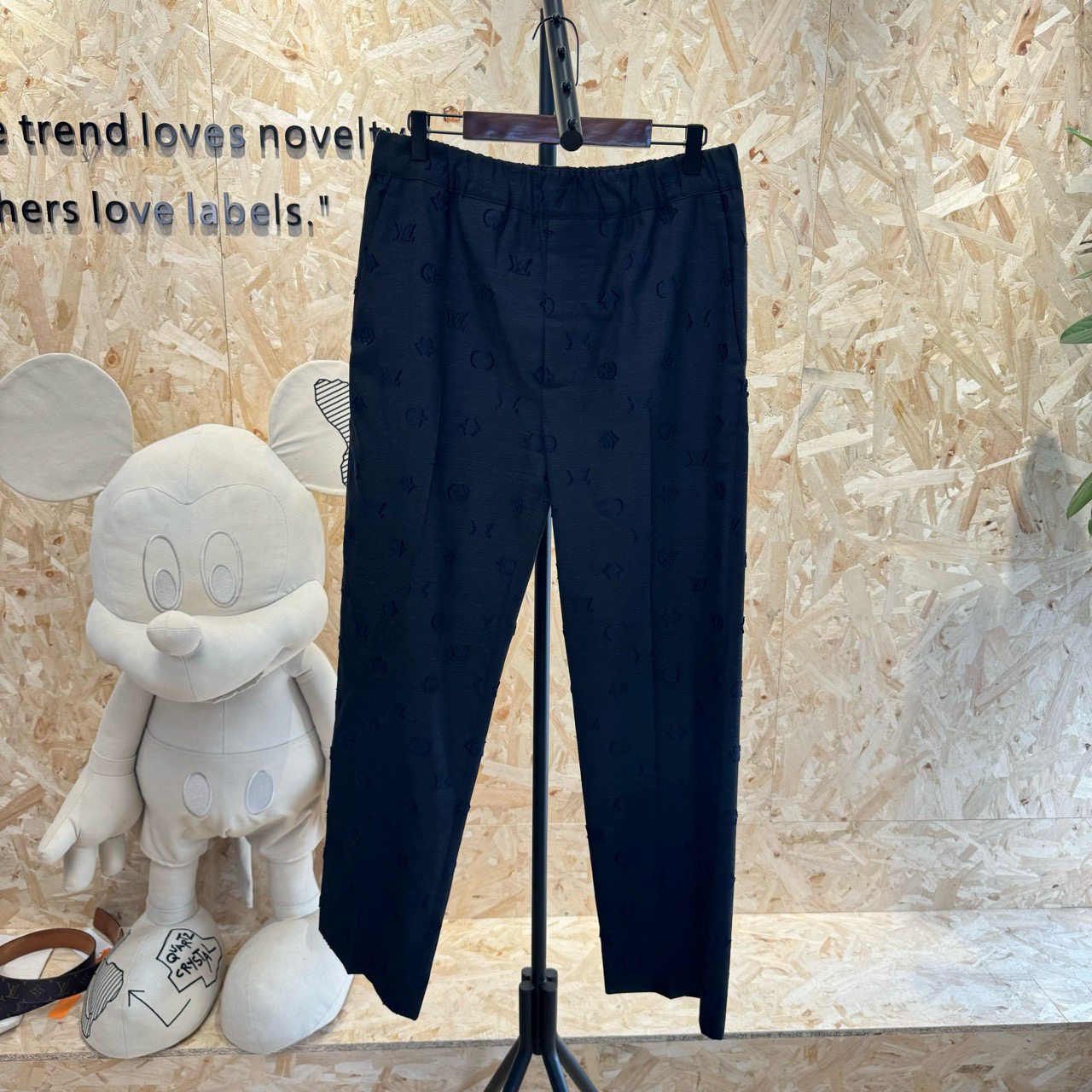 99新 LouisVuitton/路易威登 黑色满印休闲西裤 cl00219