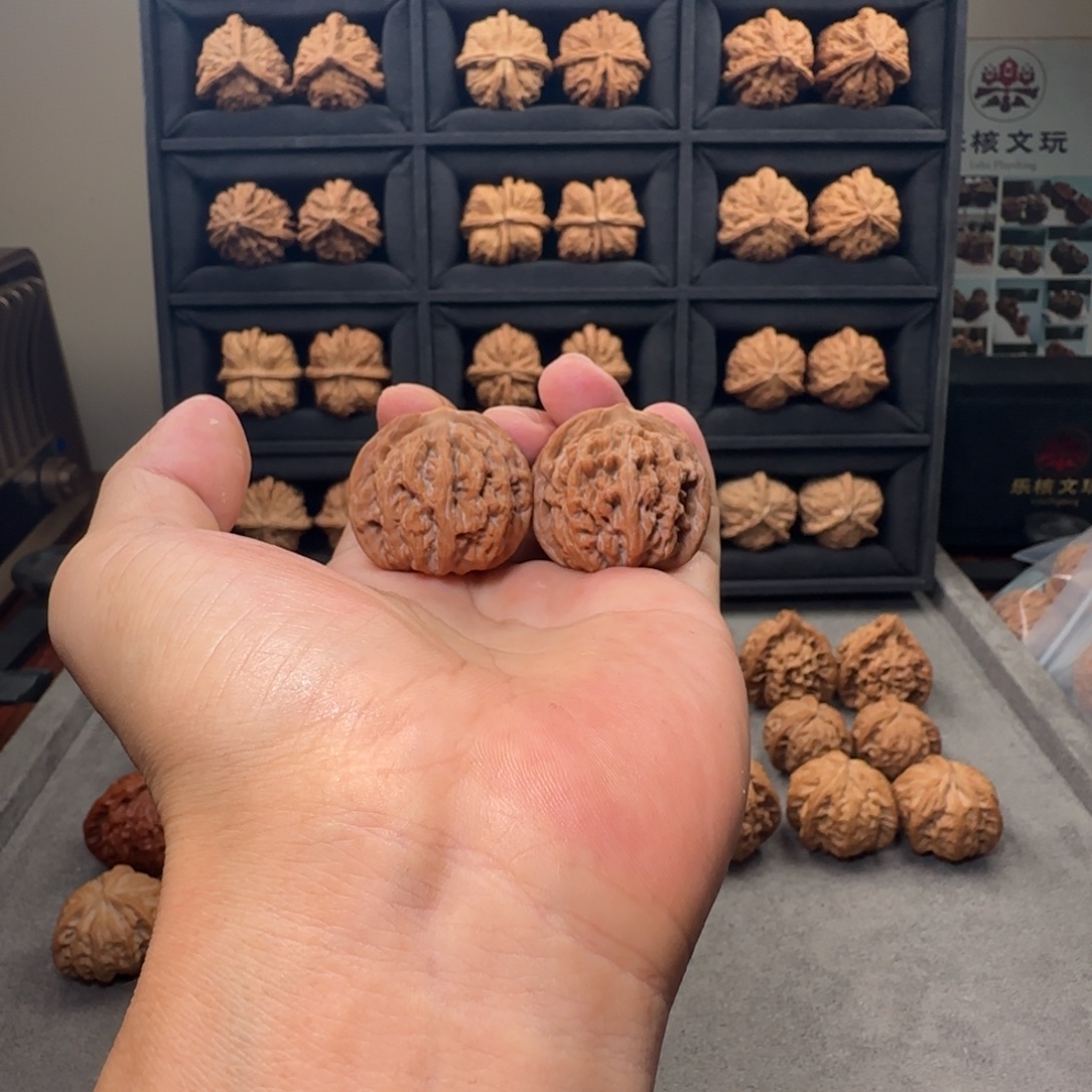 手***某文玩核桃吊坠堂上虎头