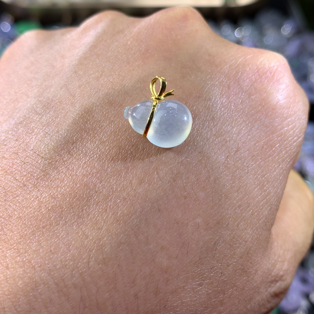 翡翠吊坠(不含链)18K金镶嵌