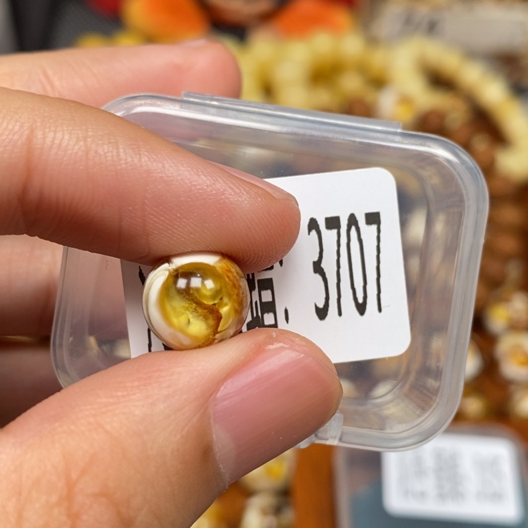 蜜蜡未镶嵌珠宝奇石3707