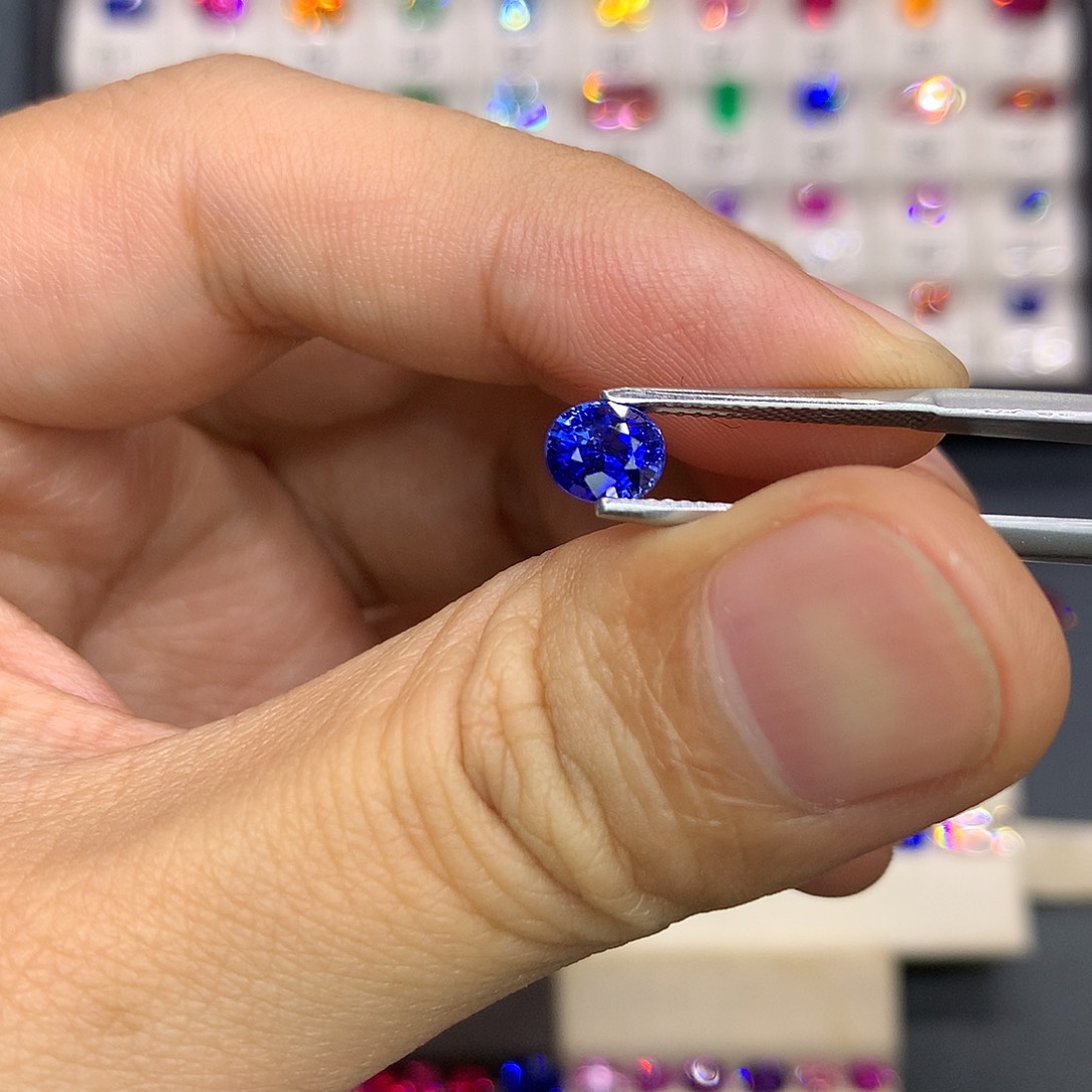 蓝宝石裸石1克拉特价皇家蓝