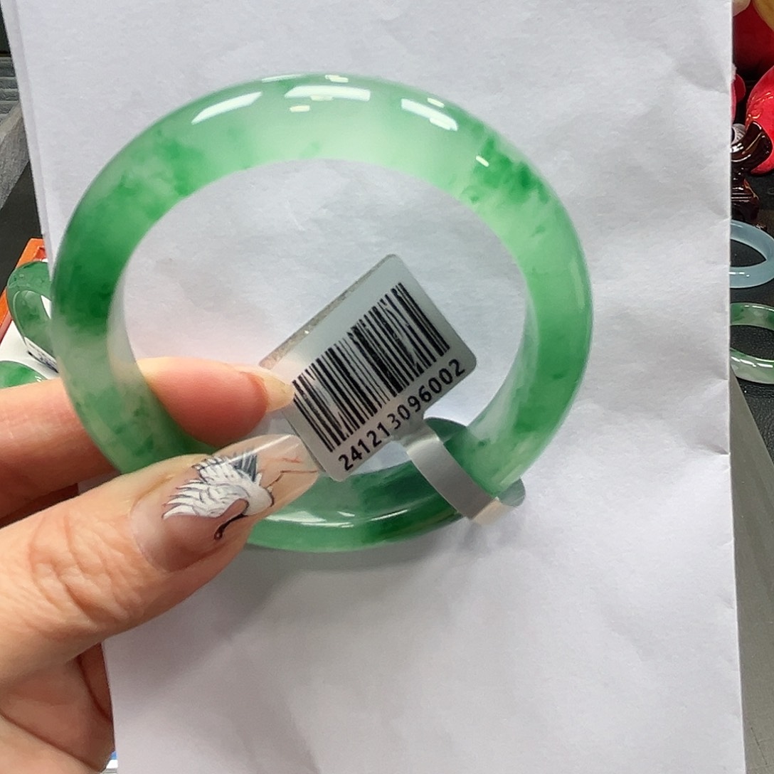 石英质玉手镯未镶嵌遇****！