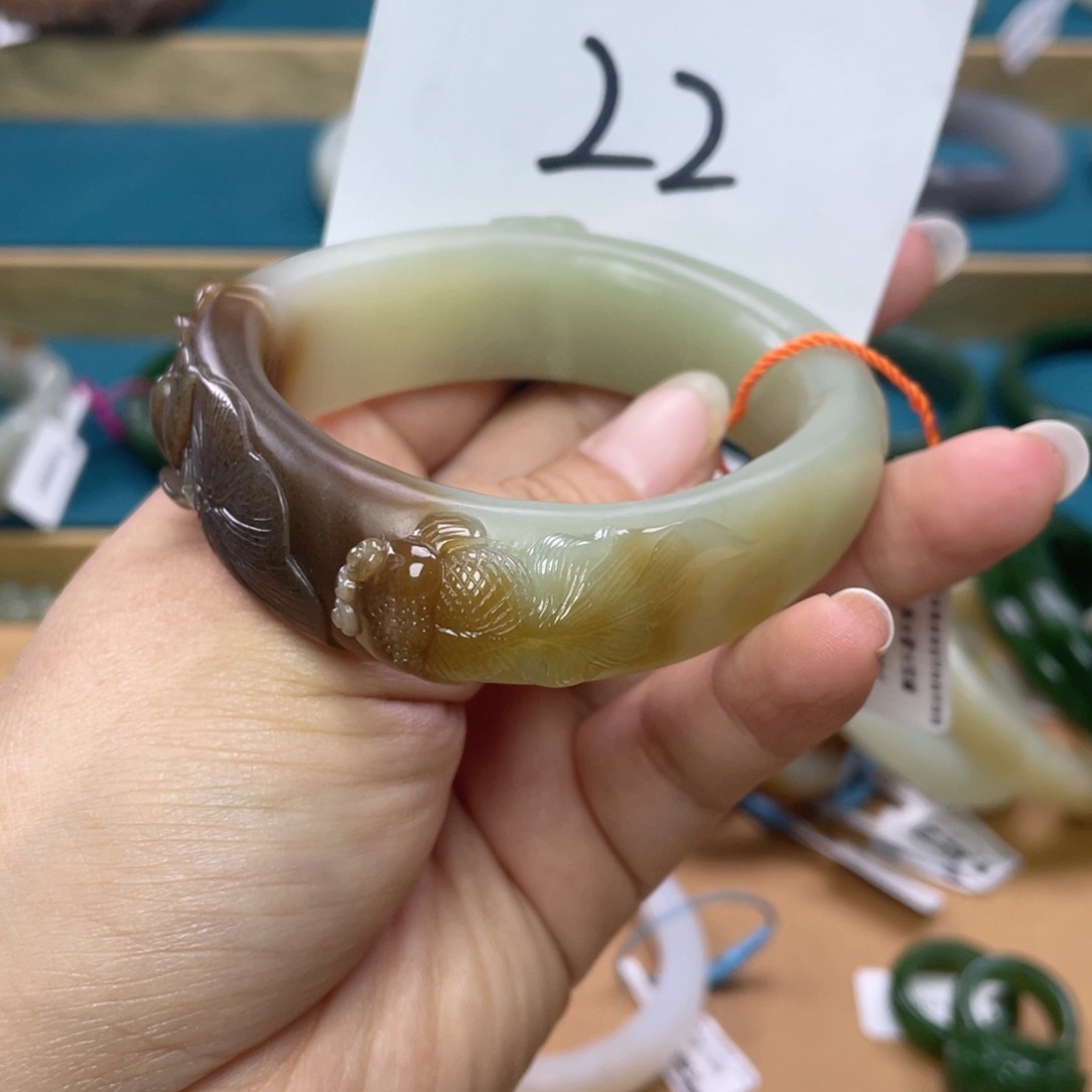 未镶嵌手镯（贵妃镯）和田玉圈口60