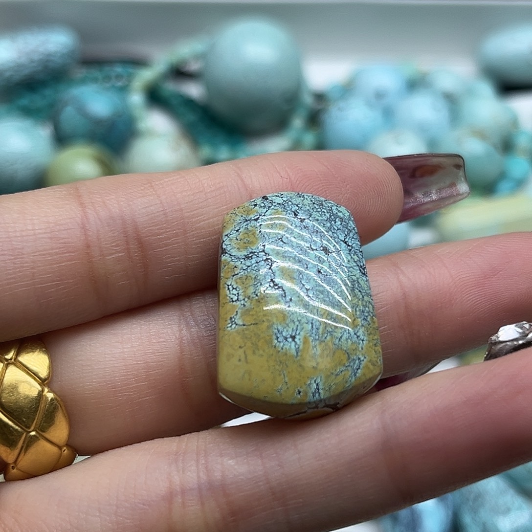 江***人绿松石未镶嵌珠宝奇石