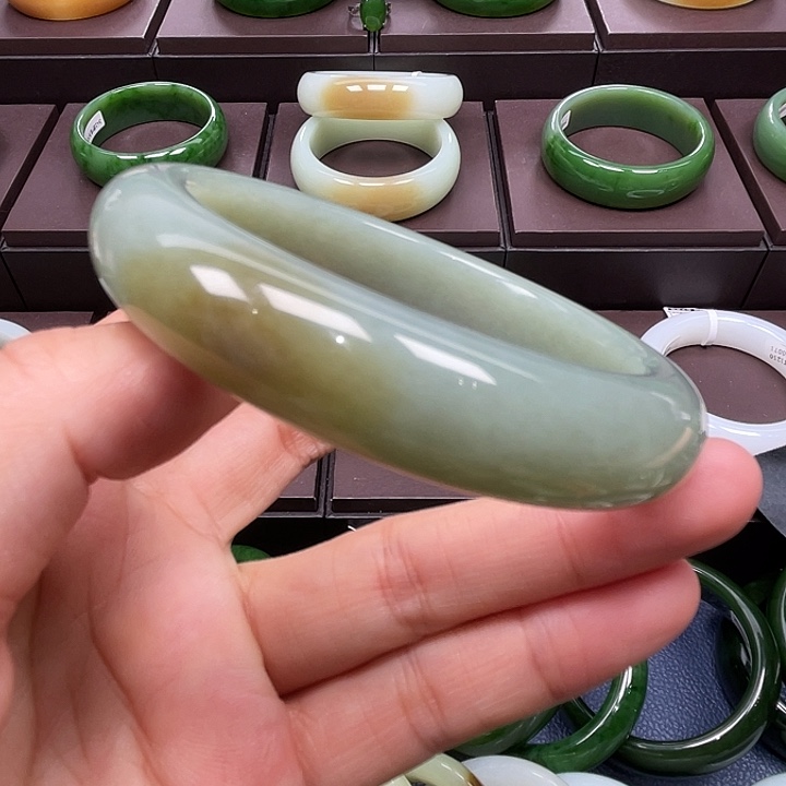 和田玉未镶嵌手镯