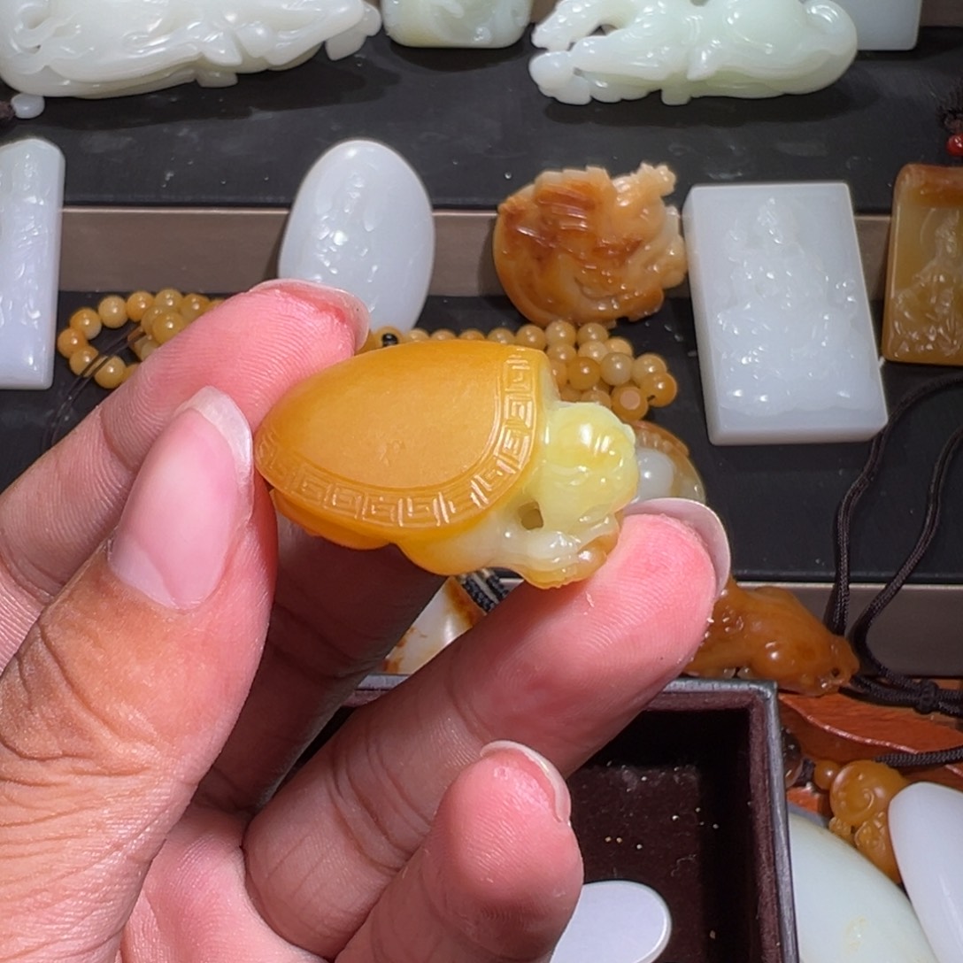 和田玉颈饰未镶嵌茉*?