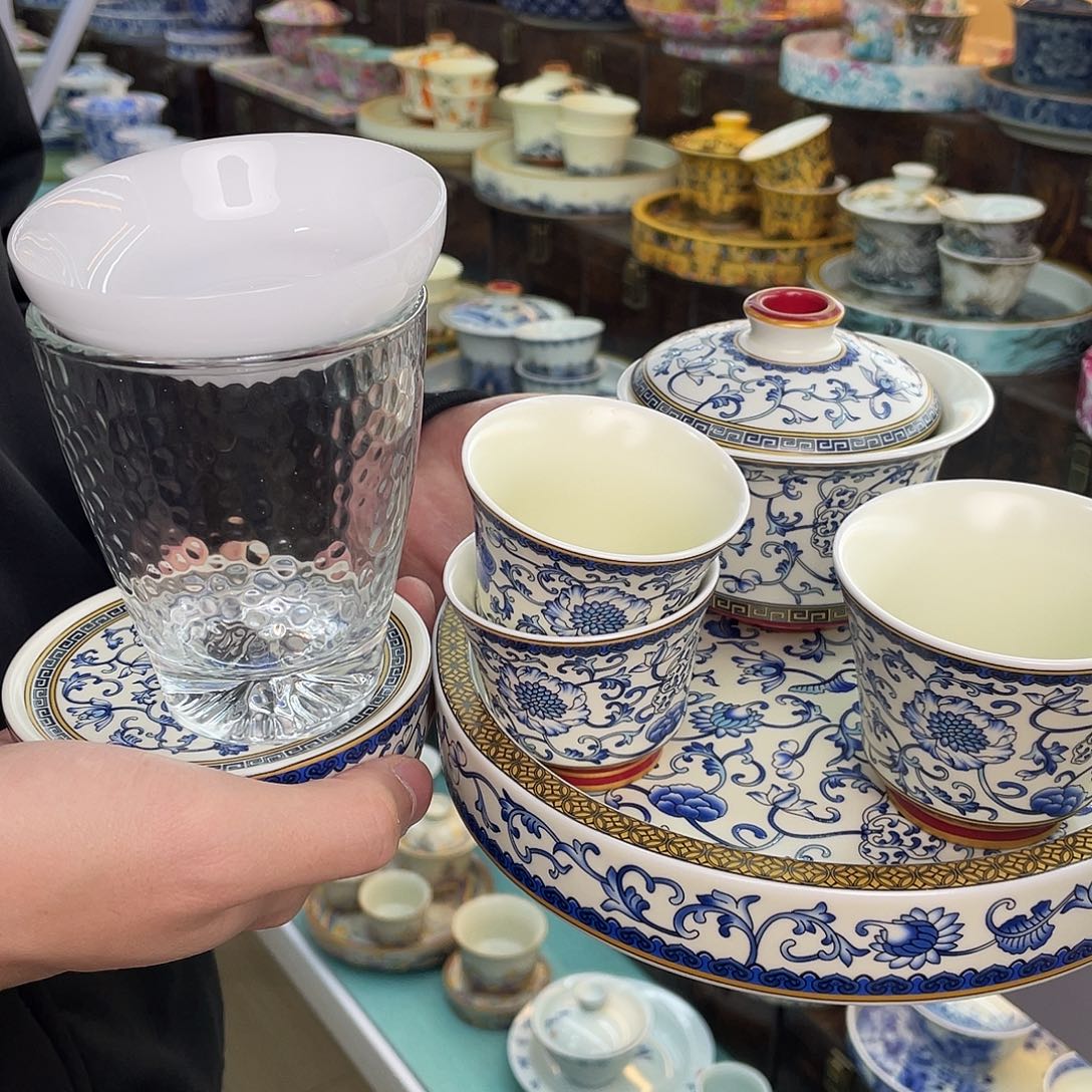 祝我们成为好的更好的人