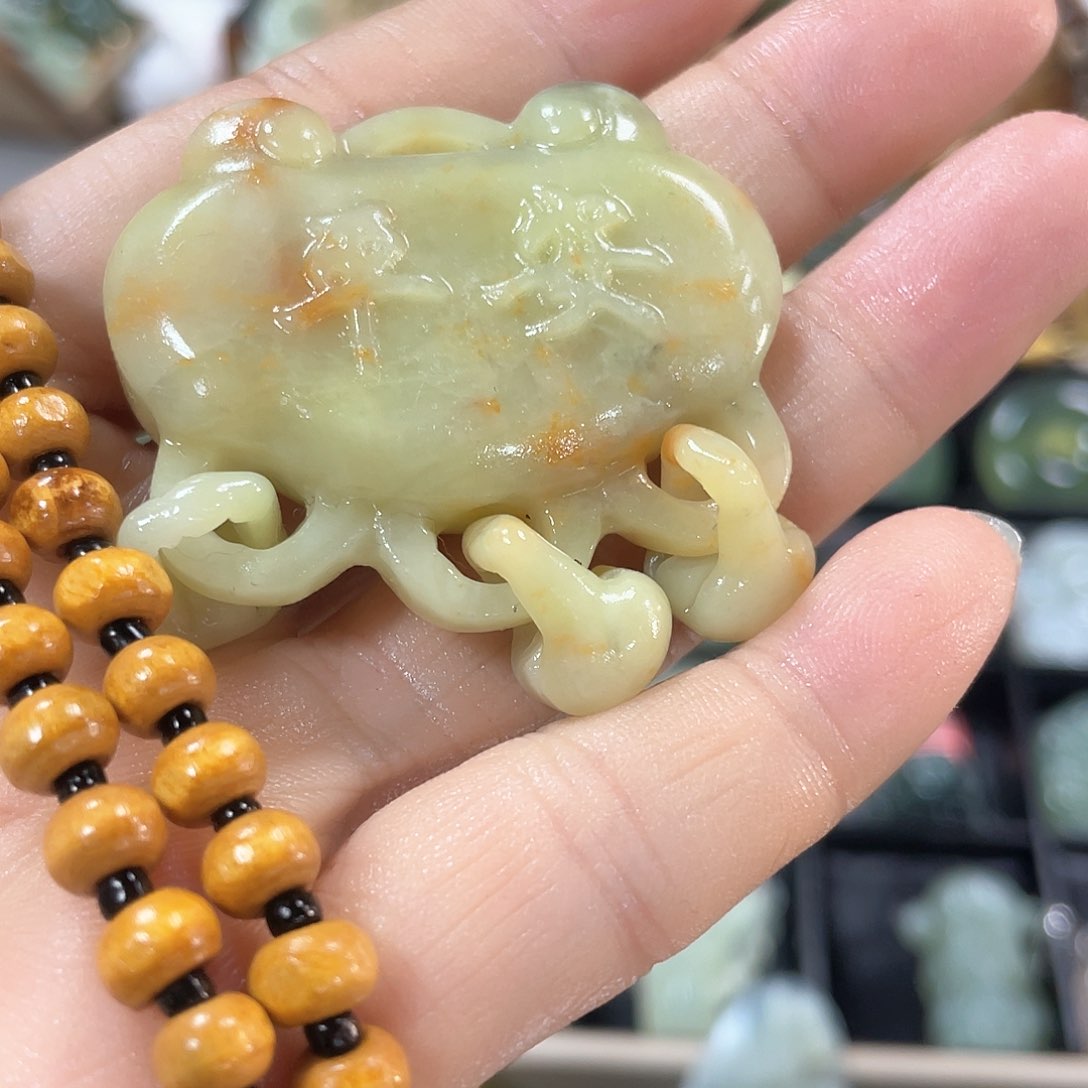 蛇纹石玉颈饰未镶嵌