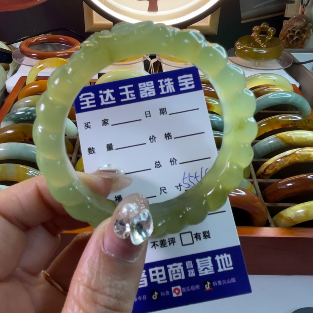 蛇纹石玉手镯未镶嵌