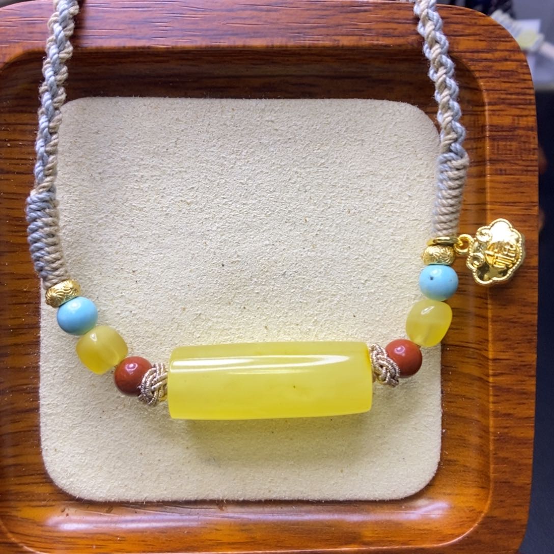 琥珀颈饰未镶嵌敏