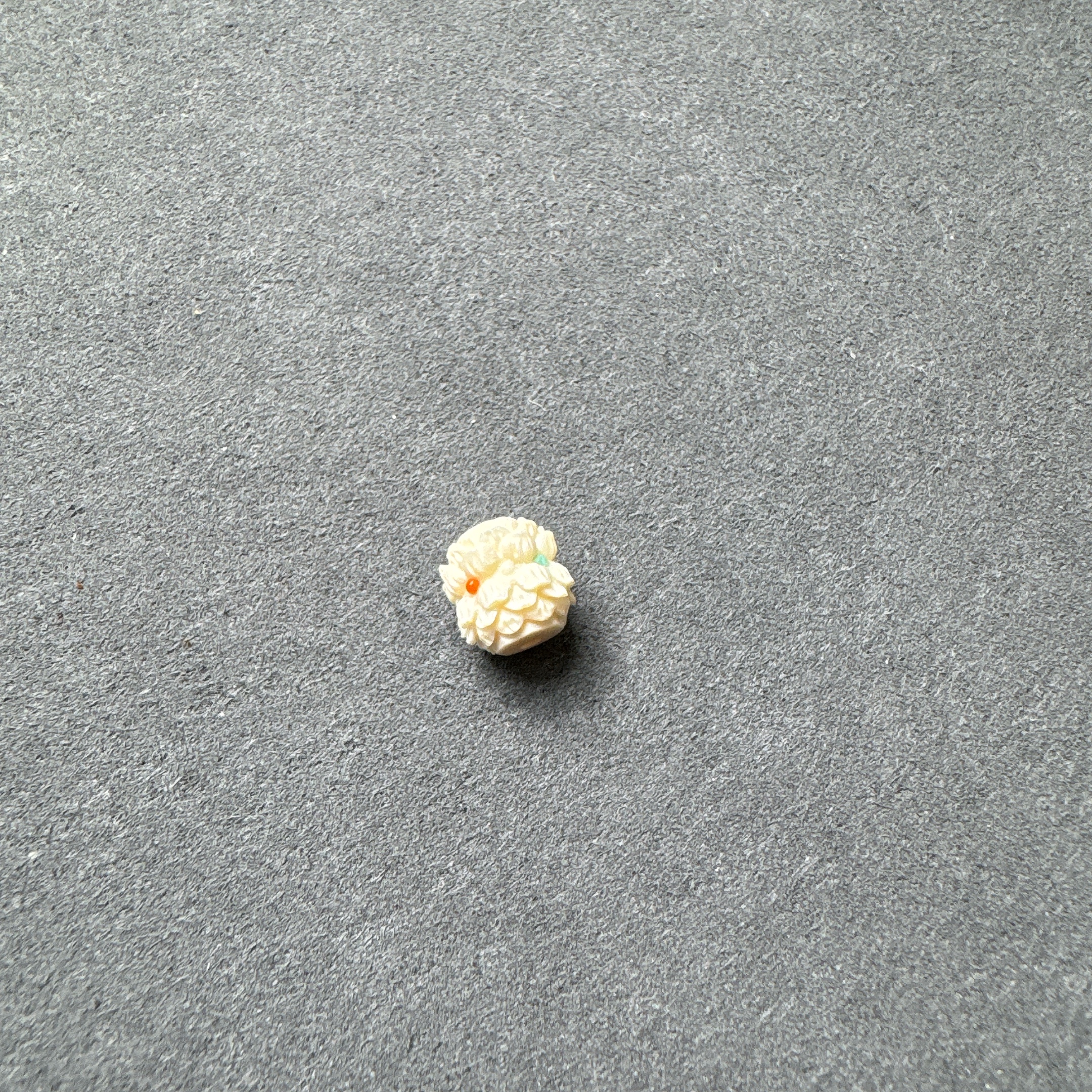 猛犸牙并蒂莲花雕刻件