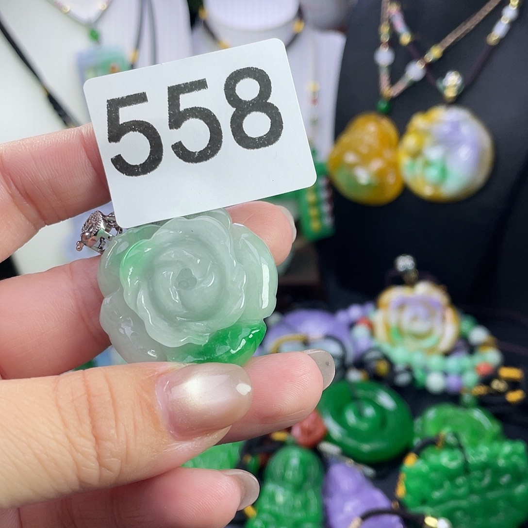 翡翠未镶嵌吊坠(赠链)