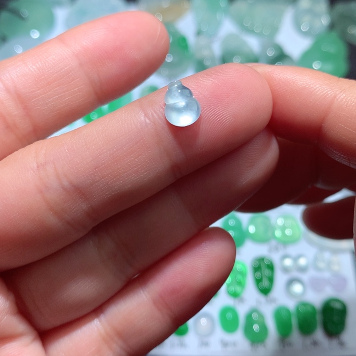 翡翠颈饰未镶嵌天然翡翠葫芦