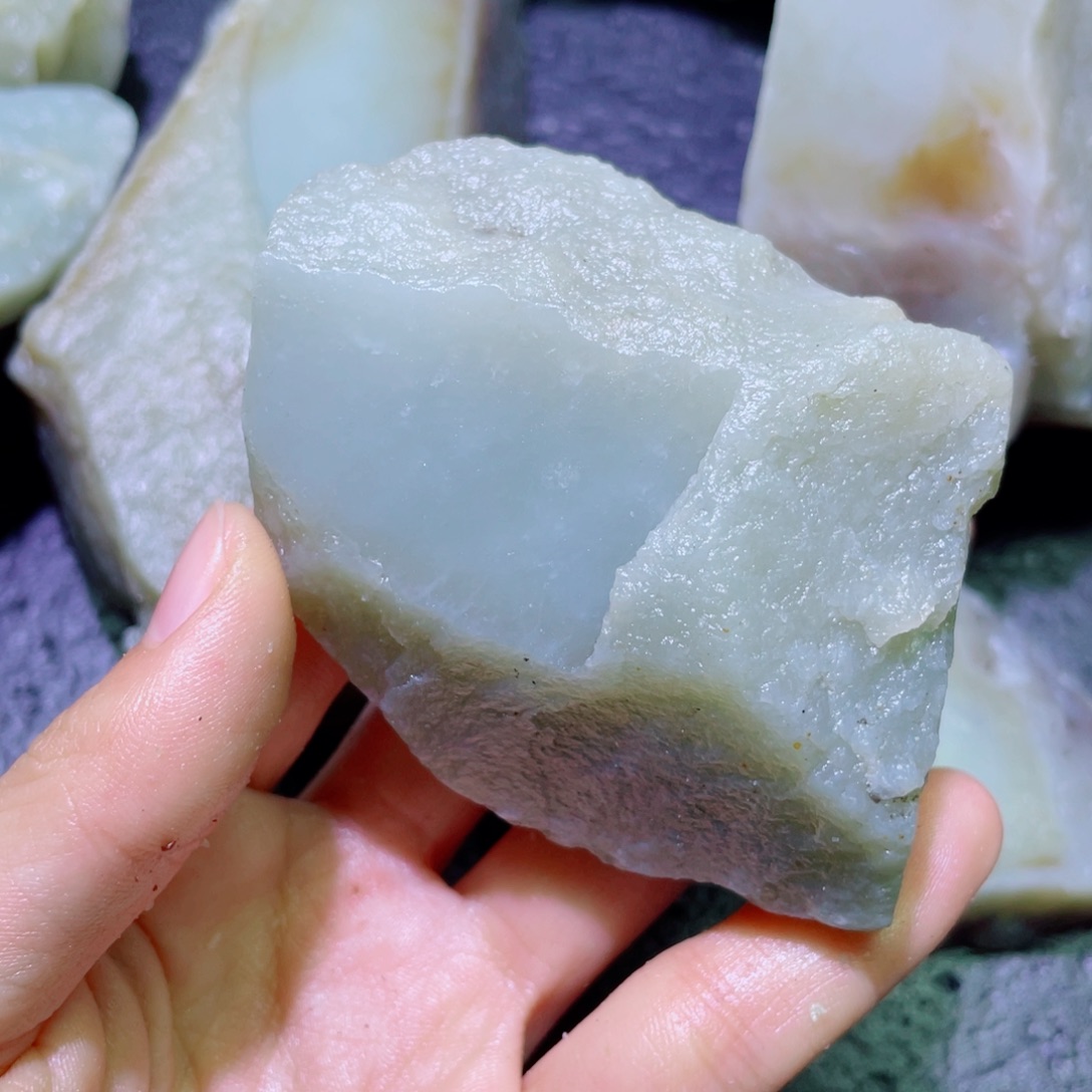 和田玉未镶嵌珠宝半成品