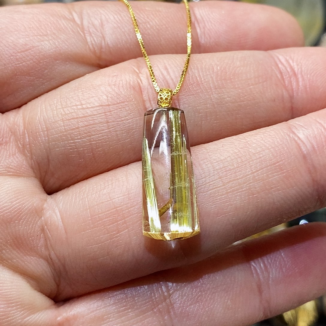 水晶颈饰18K金镶嵌天然精致水晶吊坠