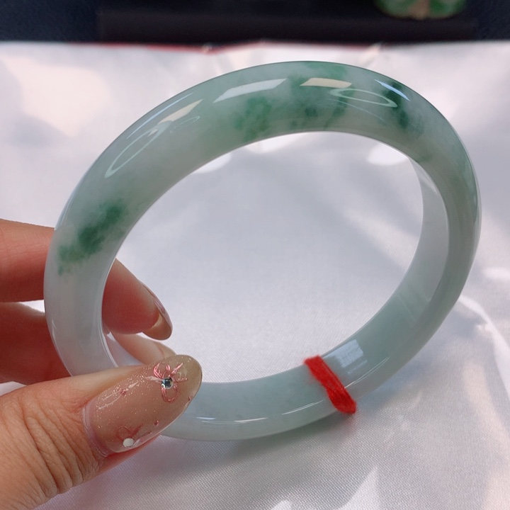 翡翠手镯未镶嵌63圈