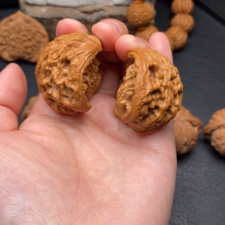 桃核把件尺寸42虎头蛇