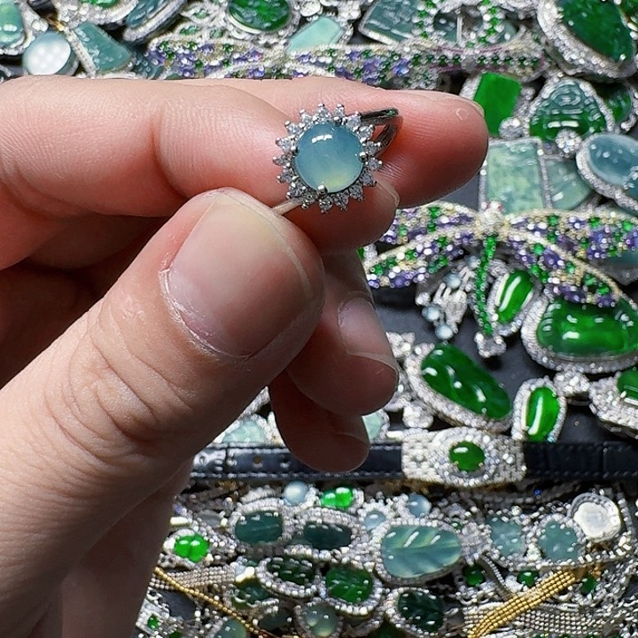 翡翠颈饰未镶嵌天然A货翡翠放漏