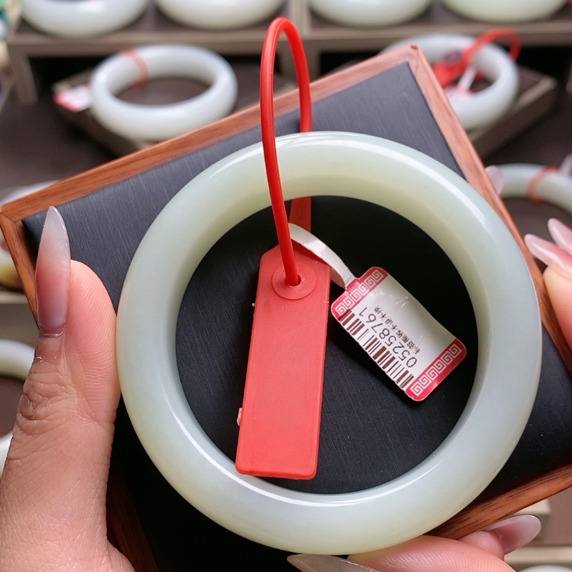 【闪购商品】和田玉手镯未镶嵌