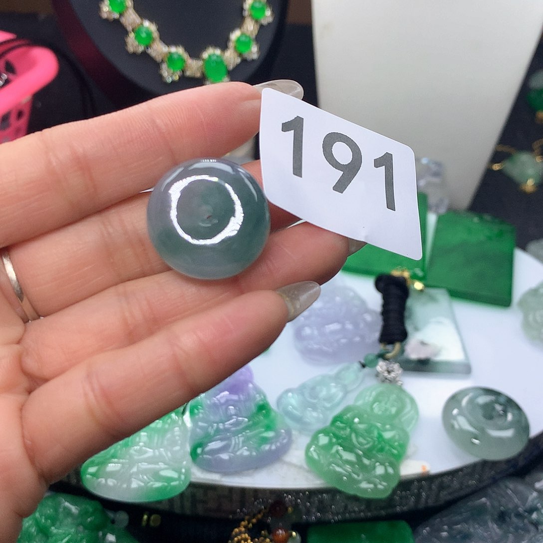 翡翠吊坠(赠链)未镶嵌