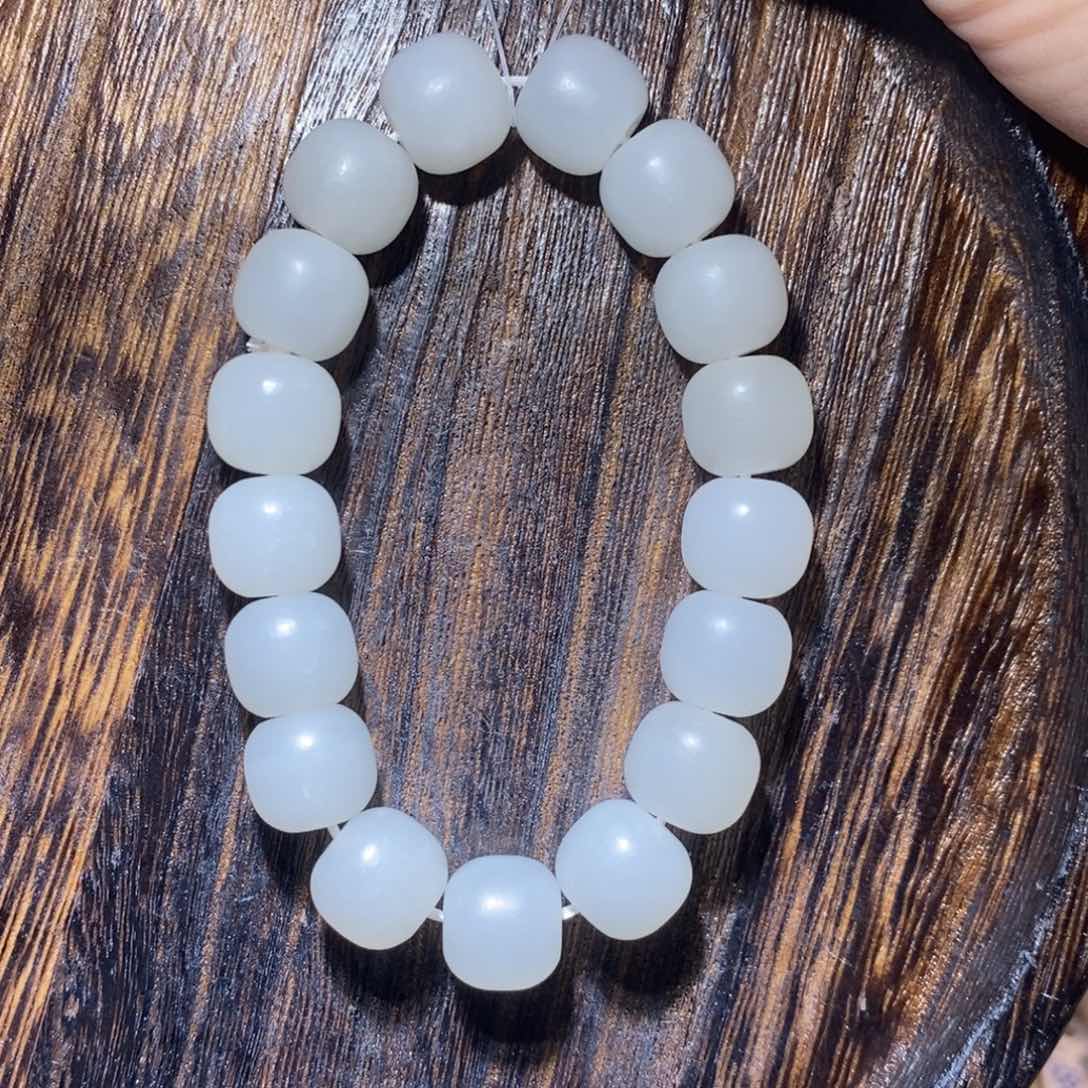 和田玉手链未镶嵌卡13老型微瑕