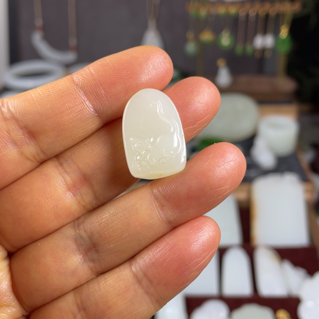 蒙***鑫和田玉未镶嵌颈饰