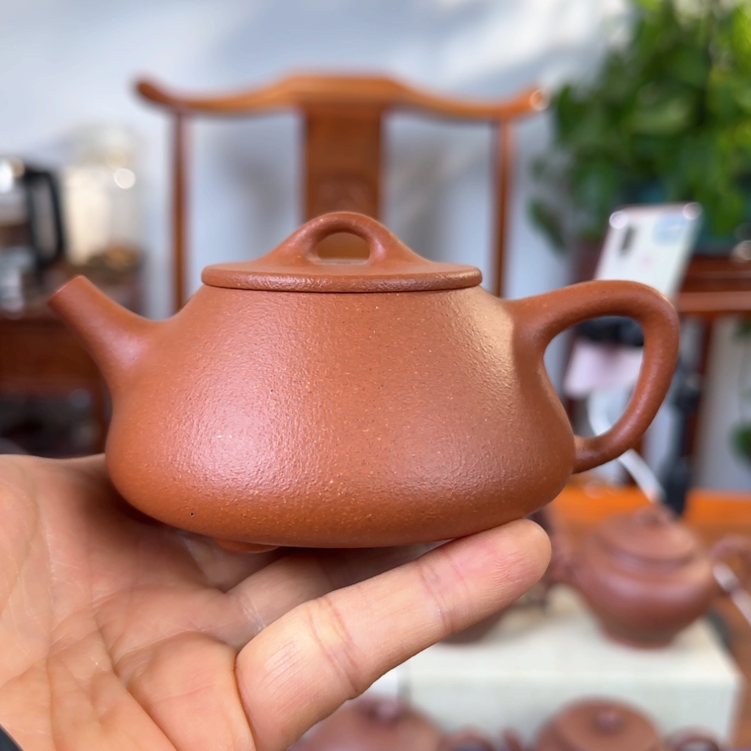 紫砂茶壶纯红石瓢