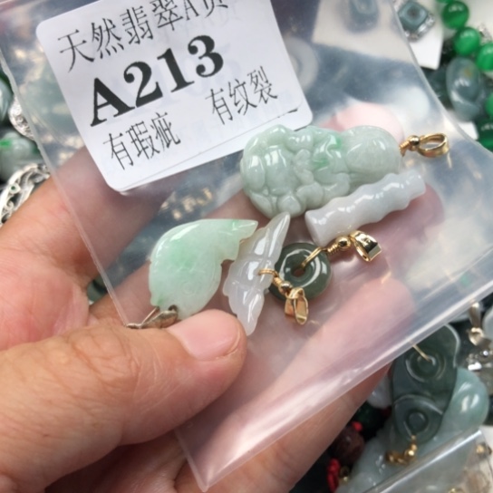 翡翠未镶嵌颈饰翡翠