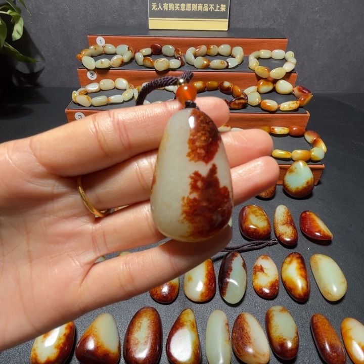 用***7和田玉未镶嵌颈饰