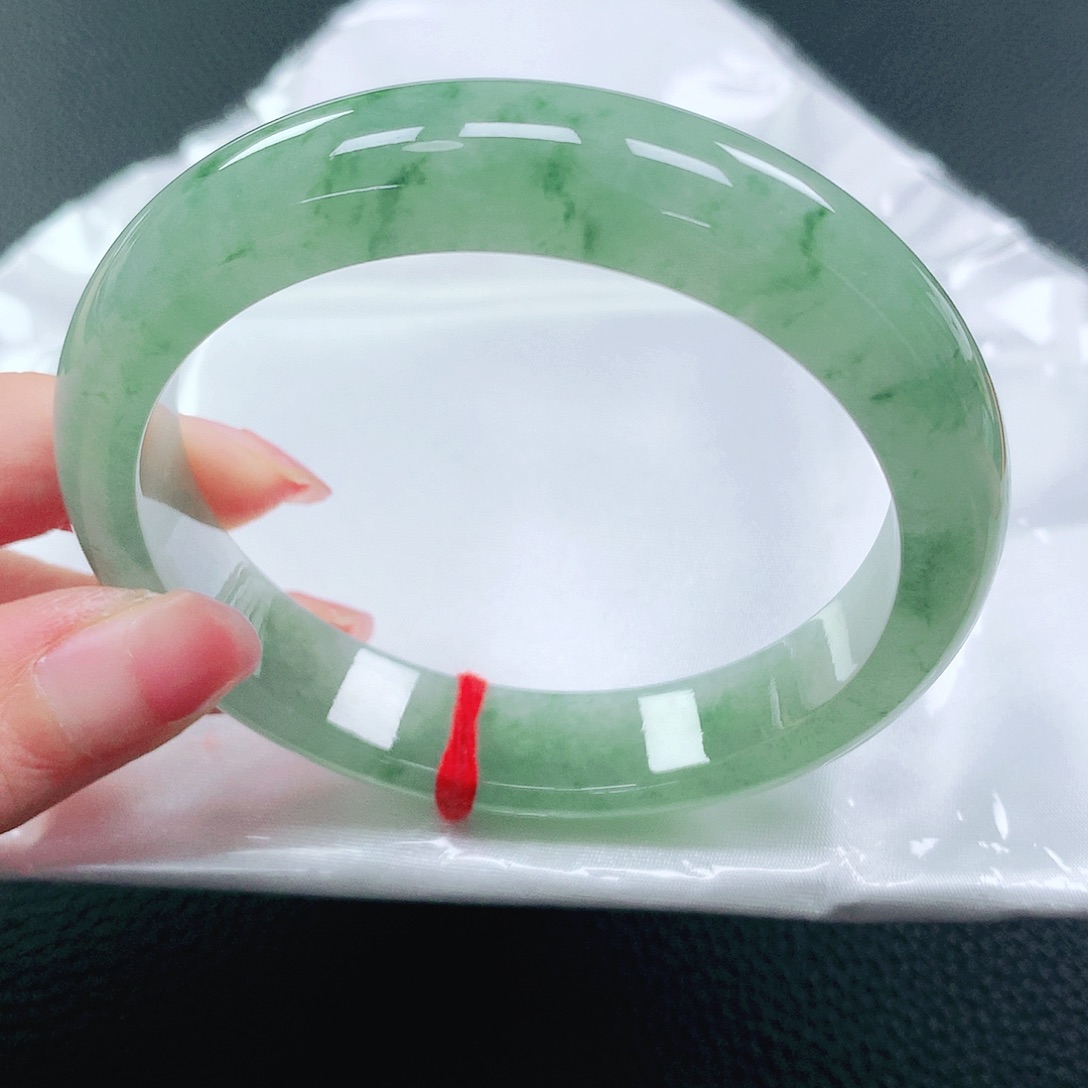 翡翠手镯未镶嵌57圈