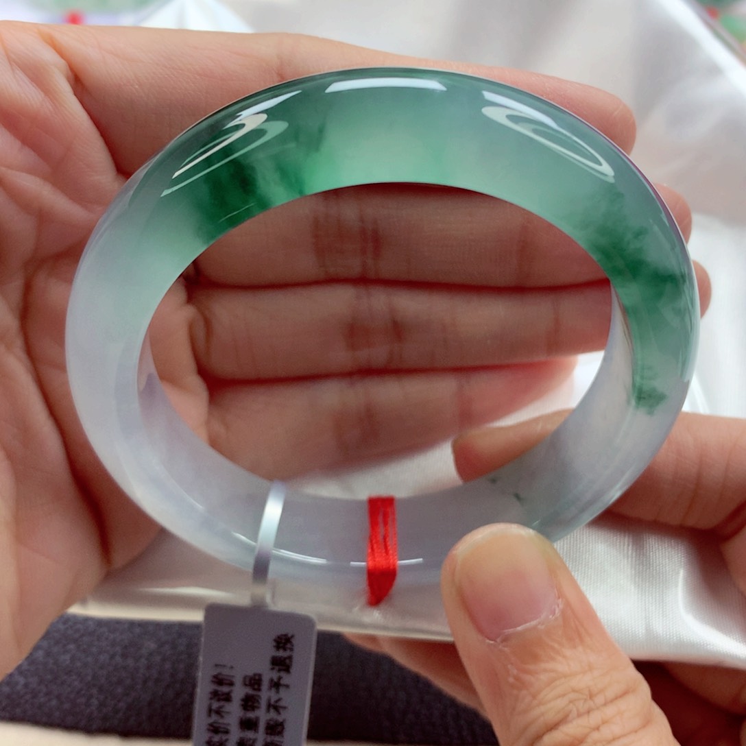 翡翠手镯未镶嵌海****?分单2A