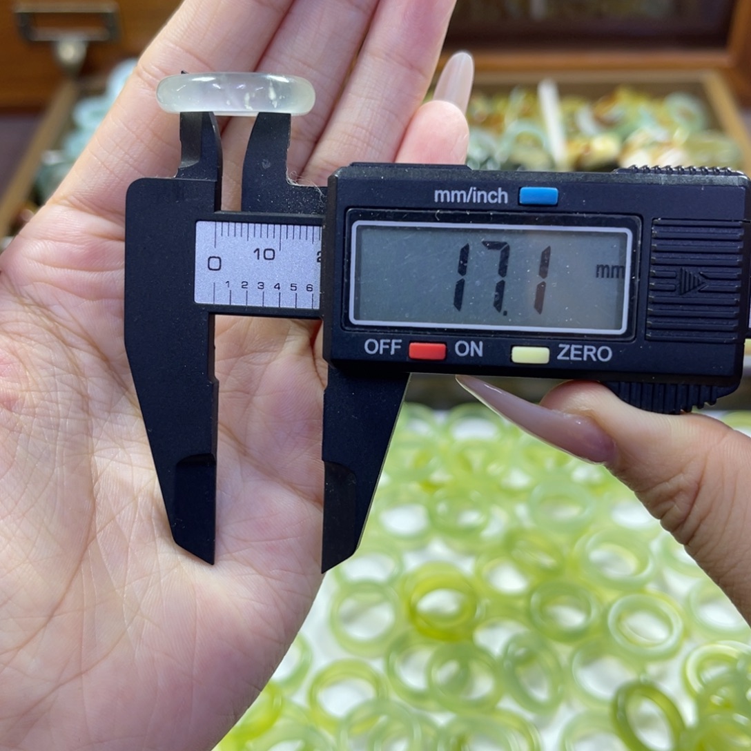 蛇纹石玉未镶嵌手镯26