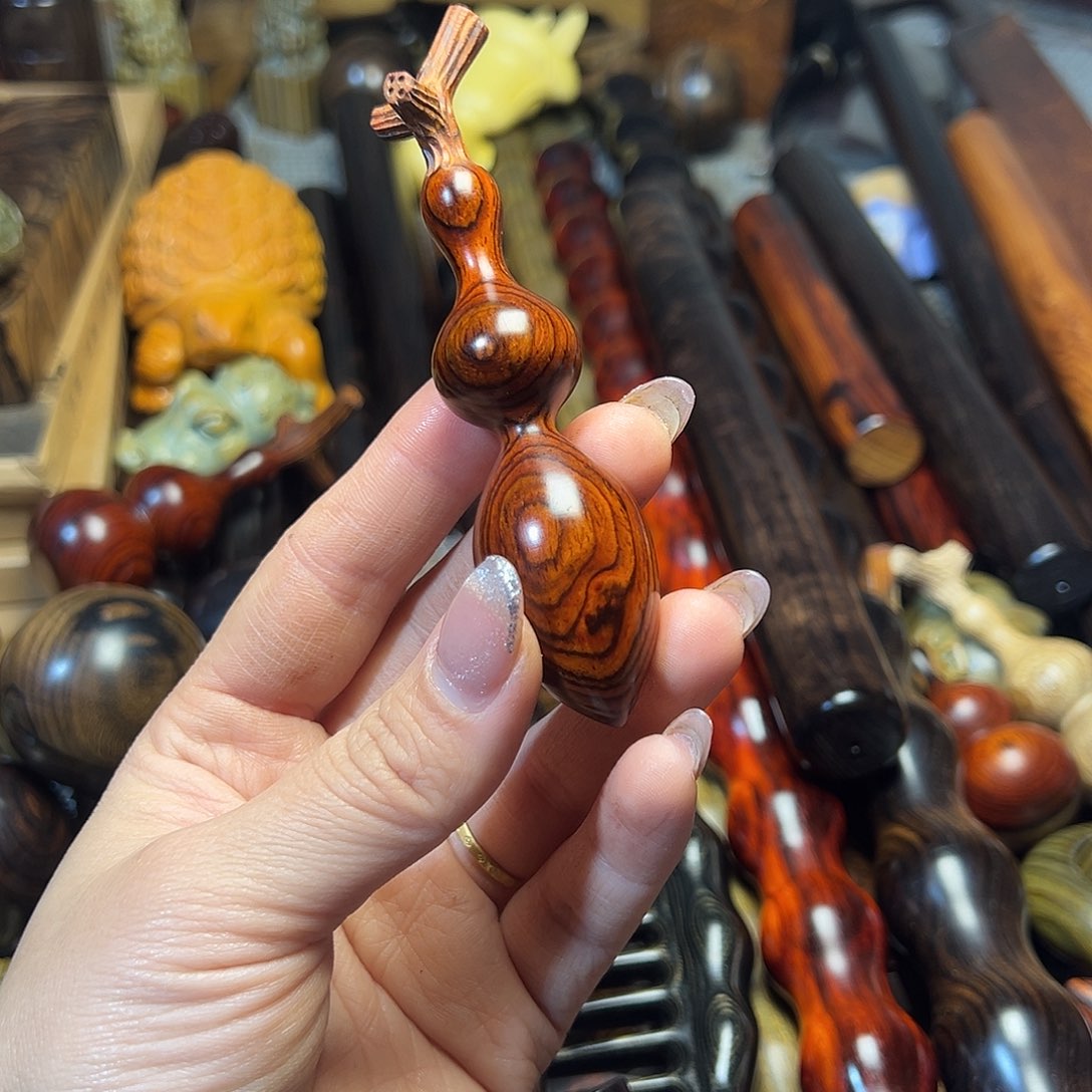 维腊木（绿檀）半****心微凹