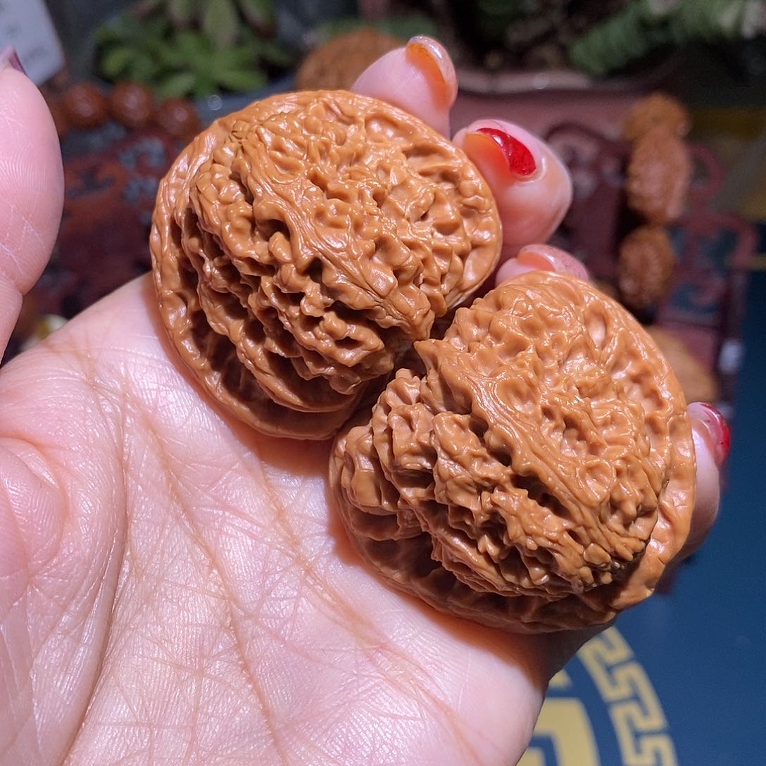 文玩核桃把件42.5南疆石