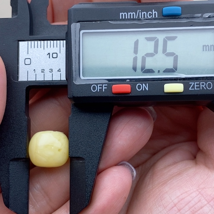 未镶嵌琥珀裸石12.5*10.8