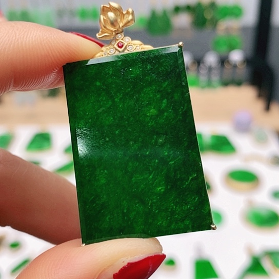 翡翠颈饰18K金镶嵌挂件